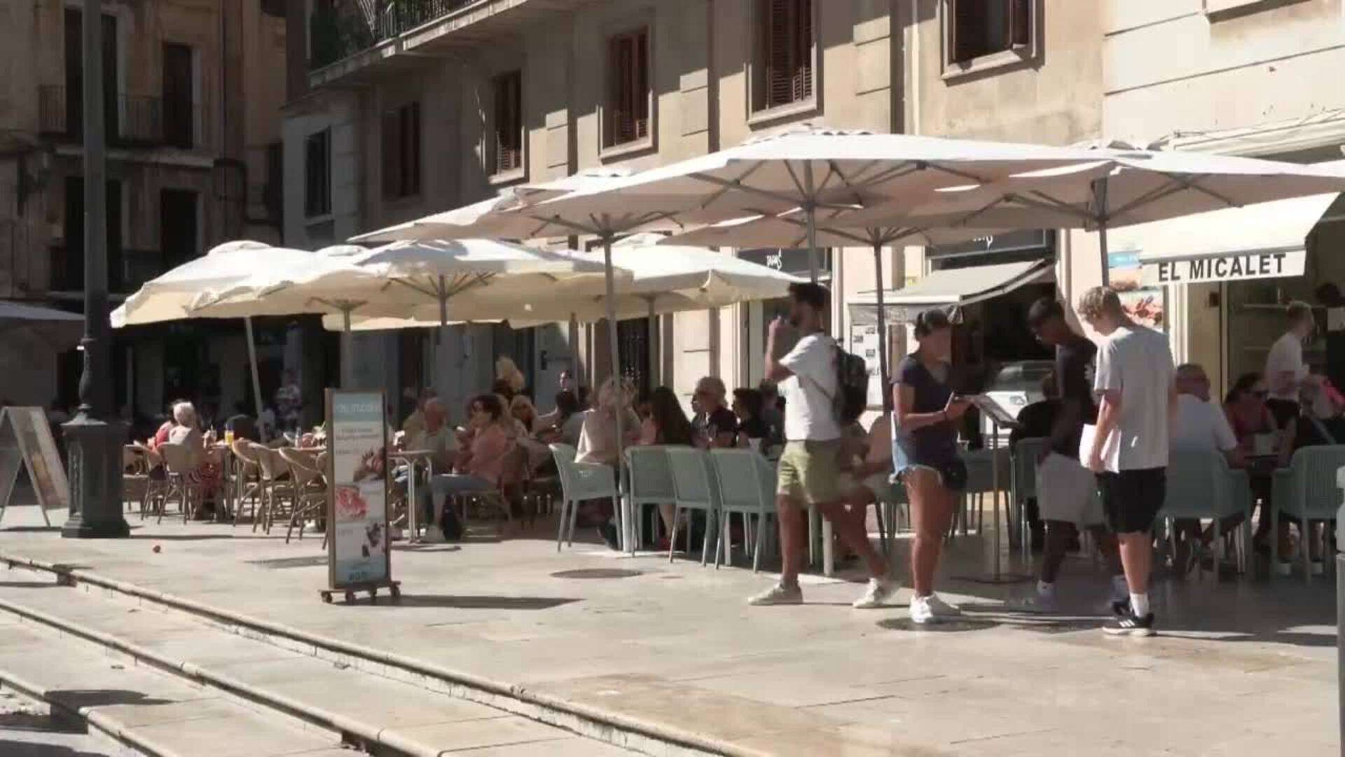 Máximas de hasta 34º en un jueves casi veraniego y dominado por el viento de poniente en Valencia