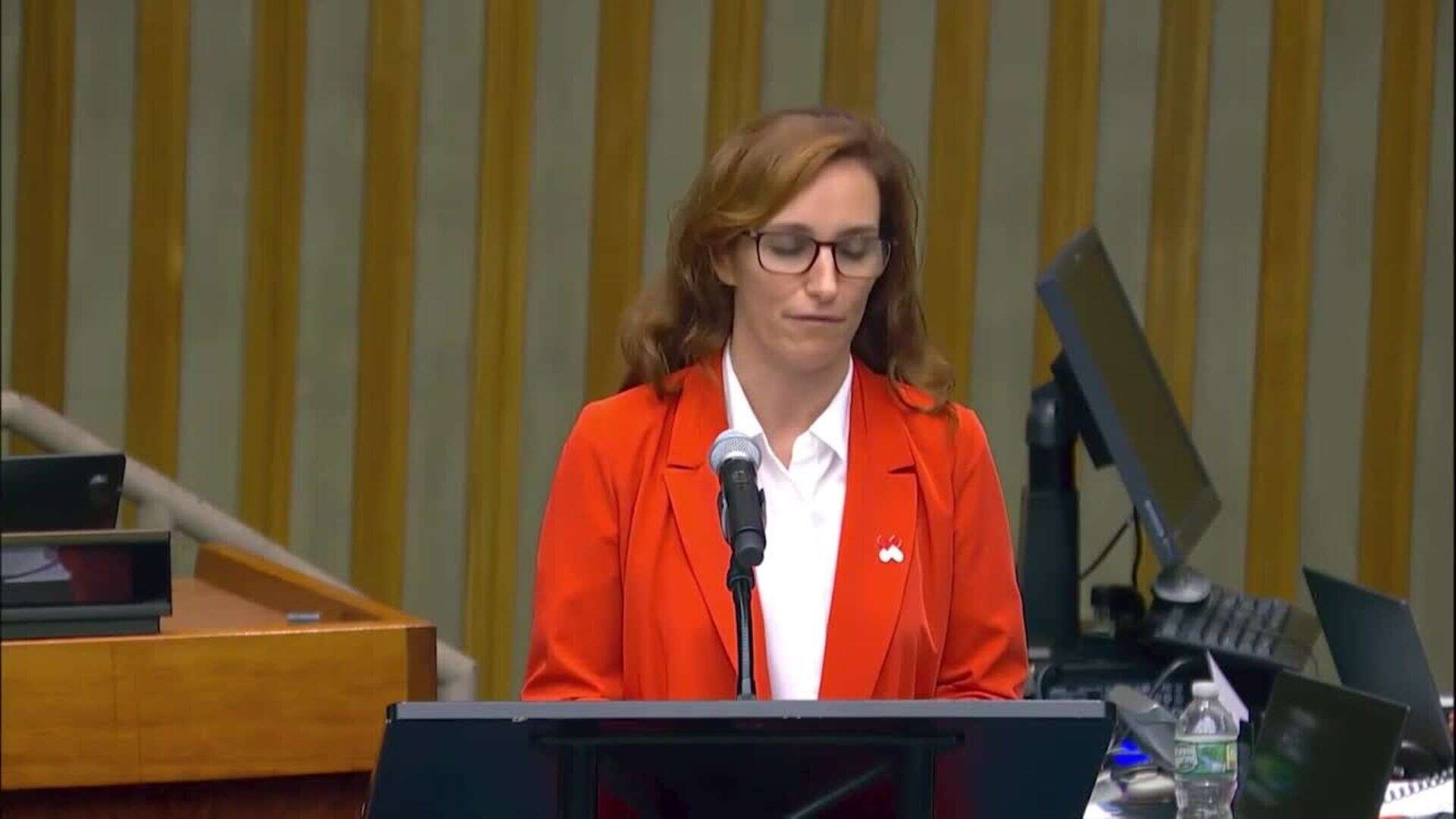 Mónica García pide más financiación de los planes frente a la resistencia de antibióticos