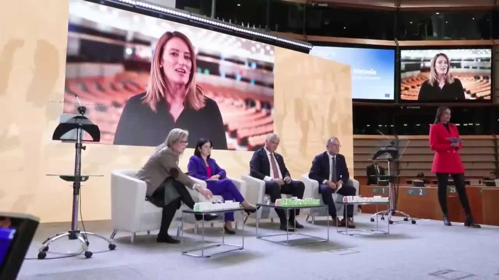 Carolina Darias pide en Bruselas políticas para el acceso a la vivienda