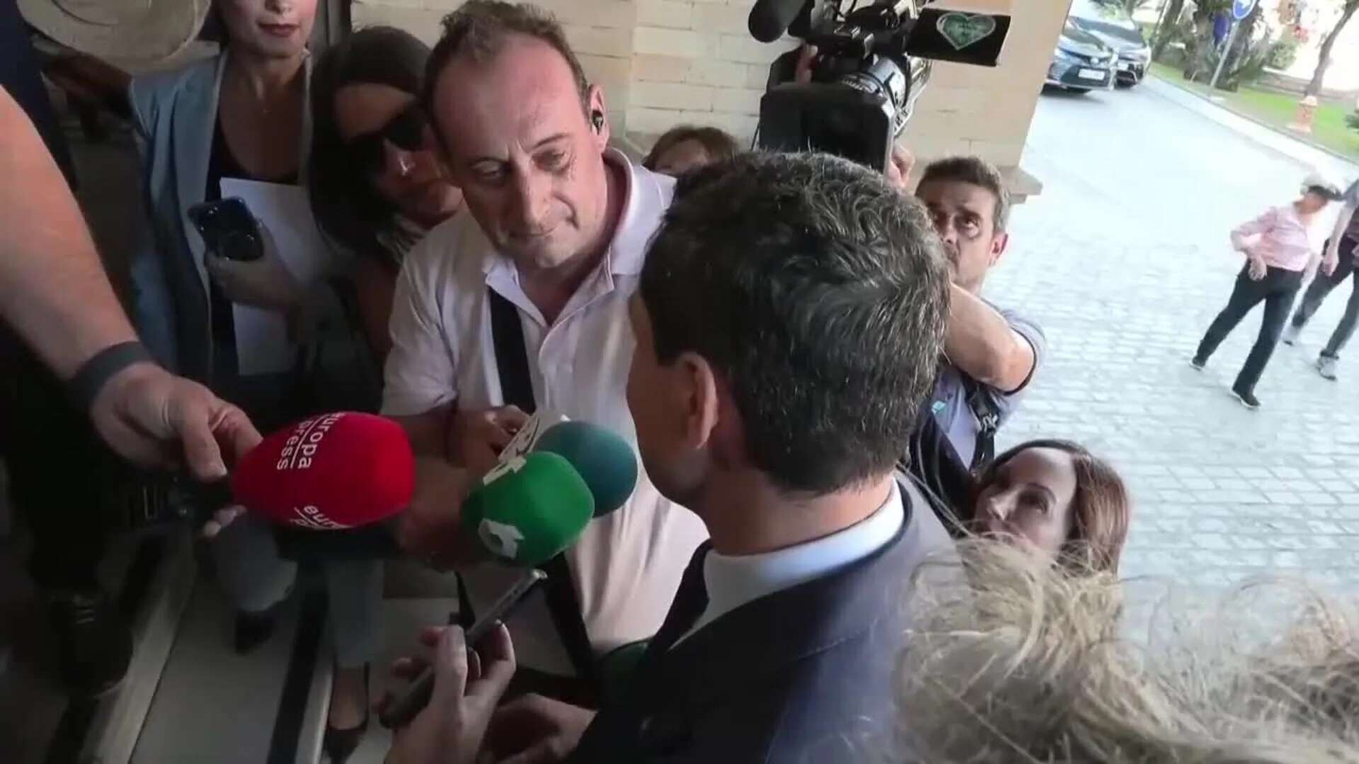 Moreno entiende la postura de Ayuso aunque es partidario de reunirse con Sánchez