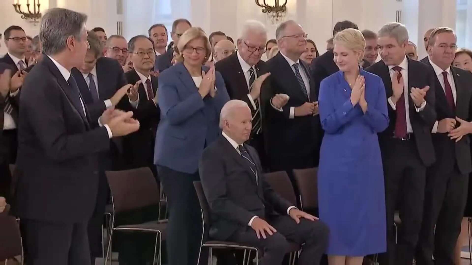 Steinmeier condecora a Biden con máxima distinción civil alemana como 