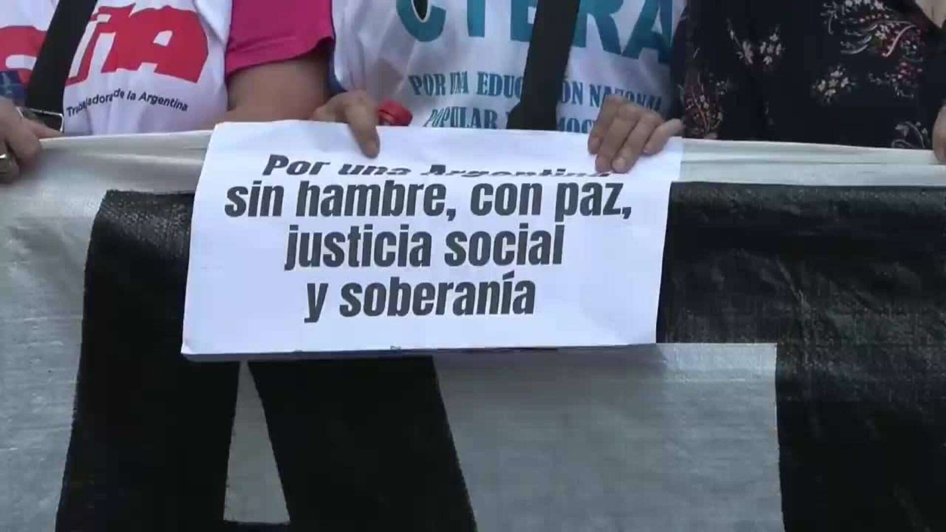 Gremios y movimientos sociales rechazan la política económica de Milei y piden derrotarlo