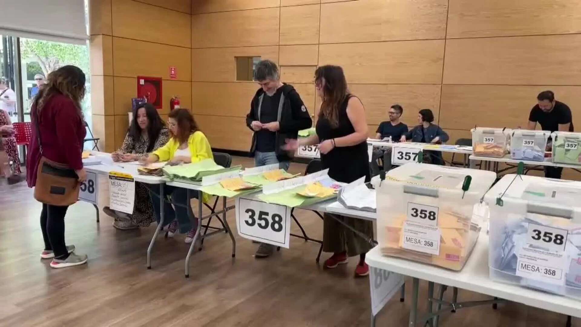 Arranca última jornada de los comicios locales de Chile, donde ya votó el 46 % del padrón