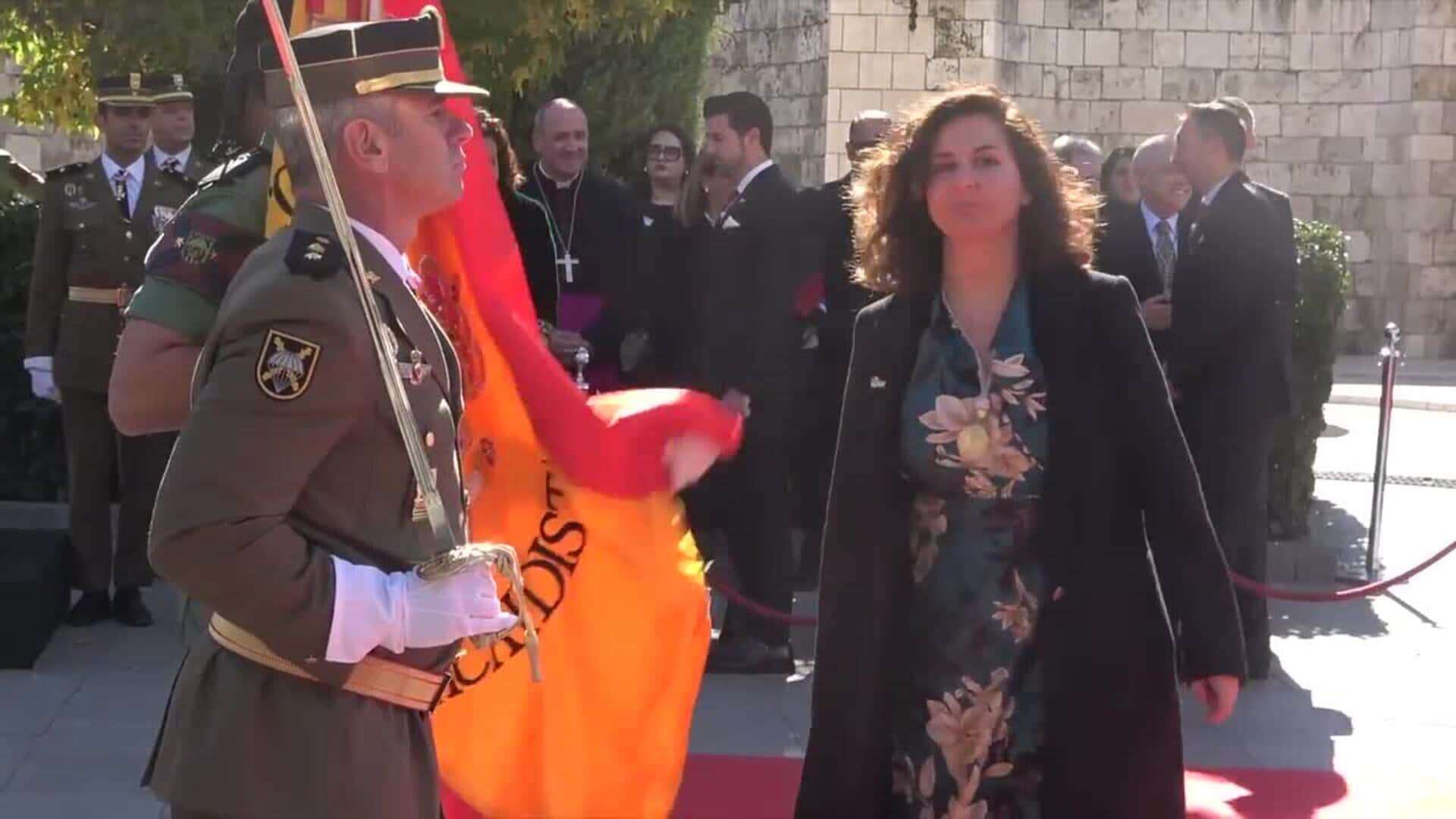 Casi 470 personas juran bandera en un acto civil en Alcalá de Henares