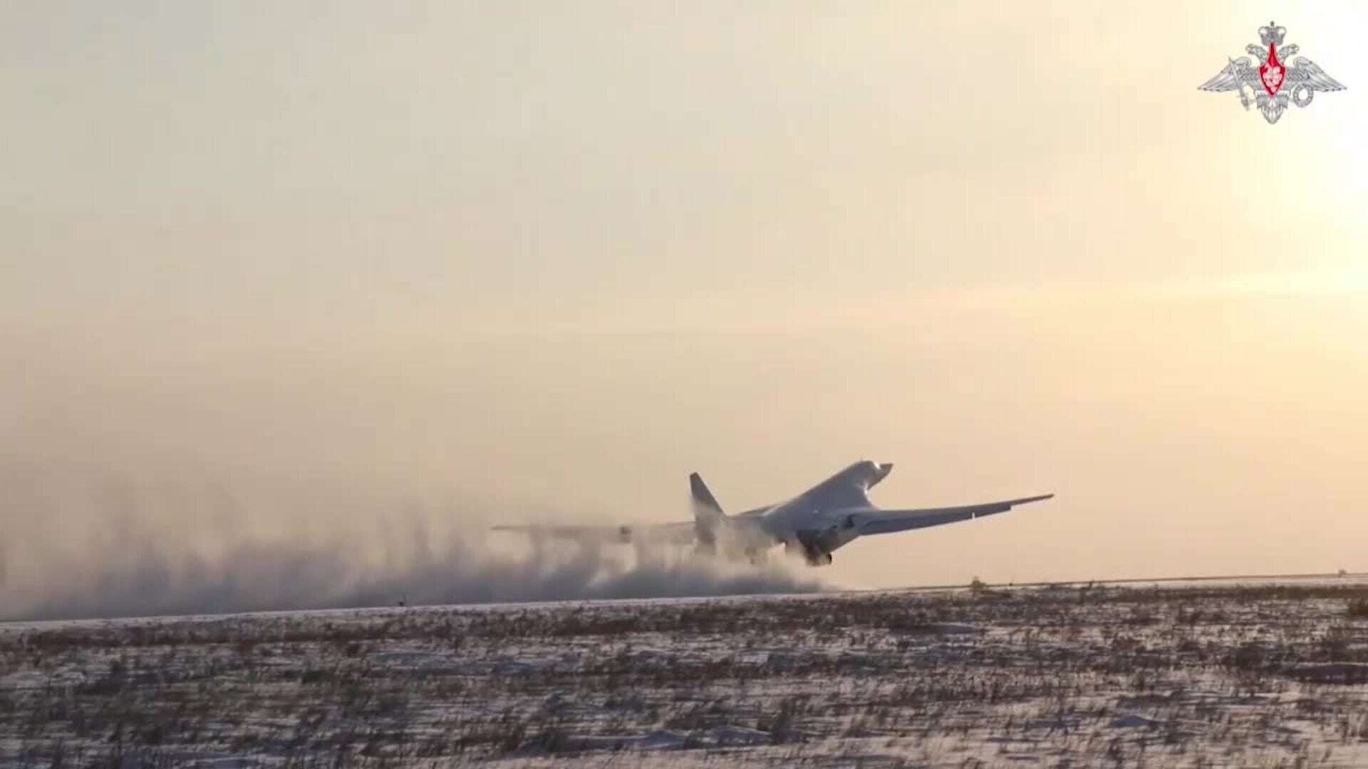 Bombarderos estratégicos rusos efectúan vuelo de patrulla sobre el océano Glacial Ártico