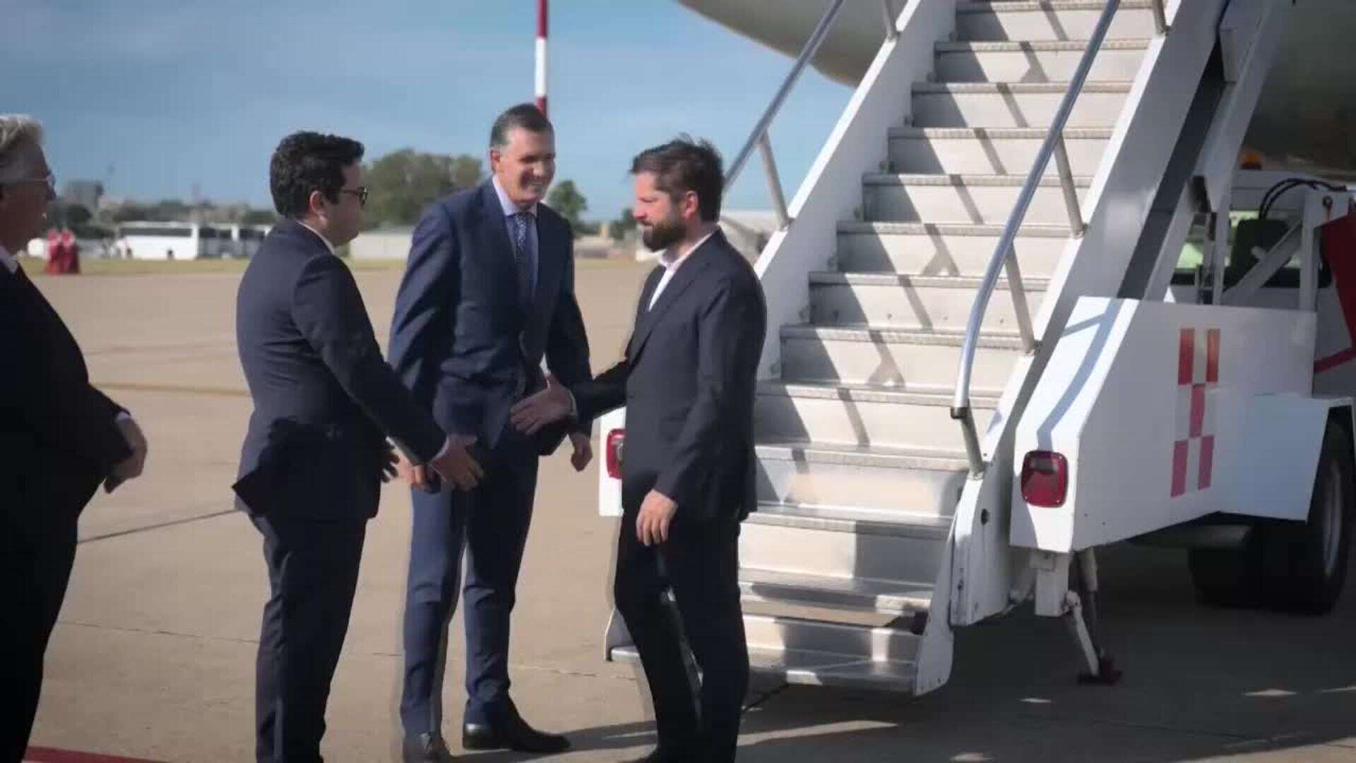 El presidente de Chile, Gabriel Boric, realiza su primer viaje oficial a Uruguay