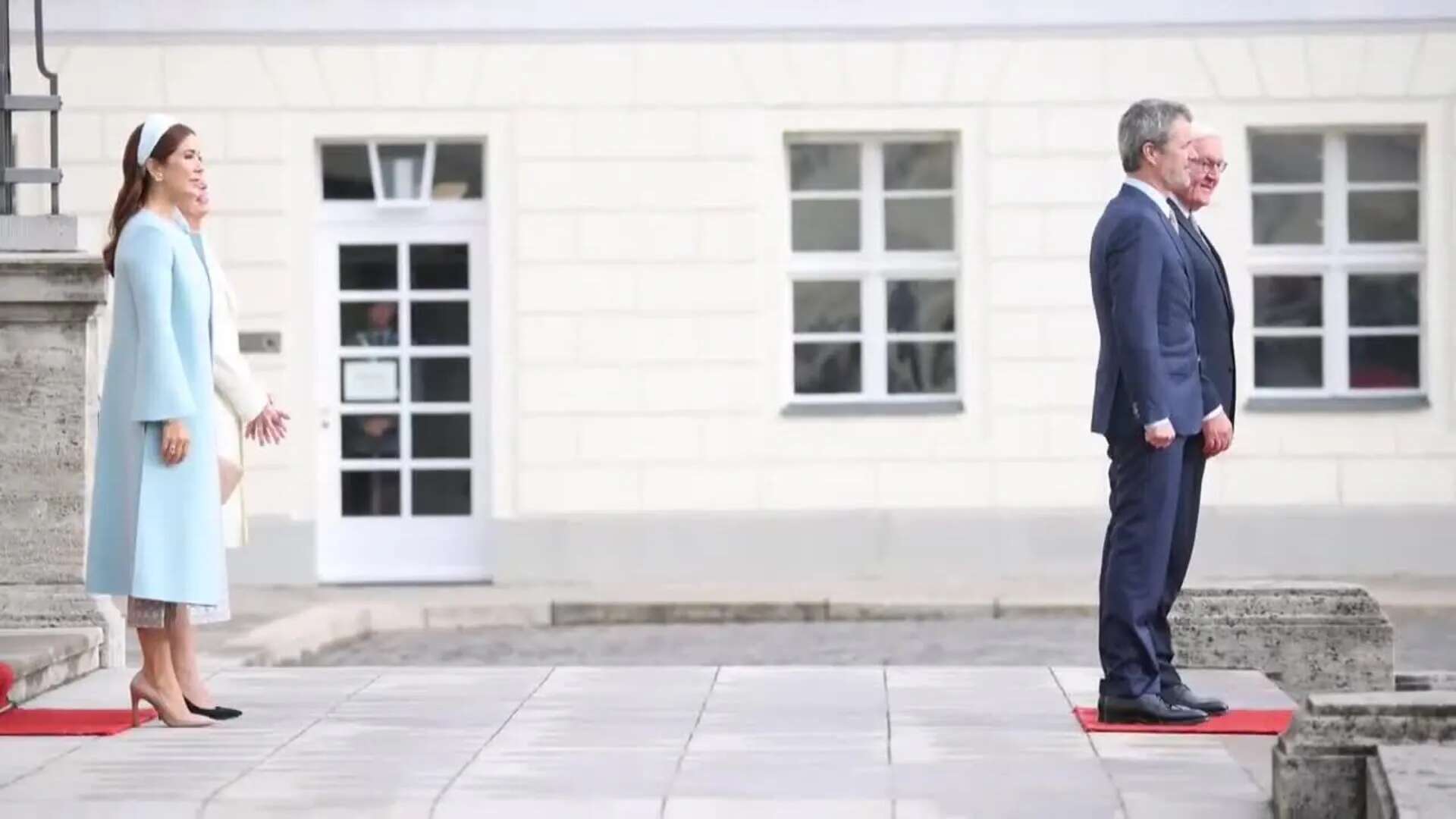 El presidente alemán recibe a los reyes de Dinamarca en Berlín con honores militares