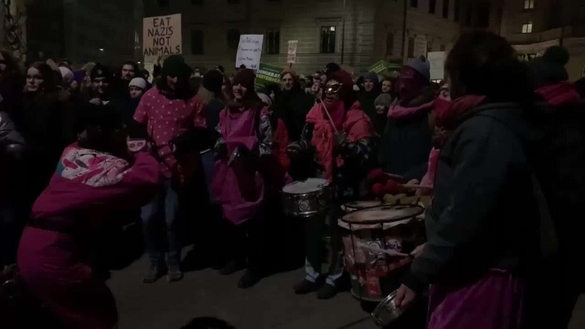 Decenas de miles de personas protestan en Viena contra un posible gobierno de ultraderecha