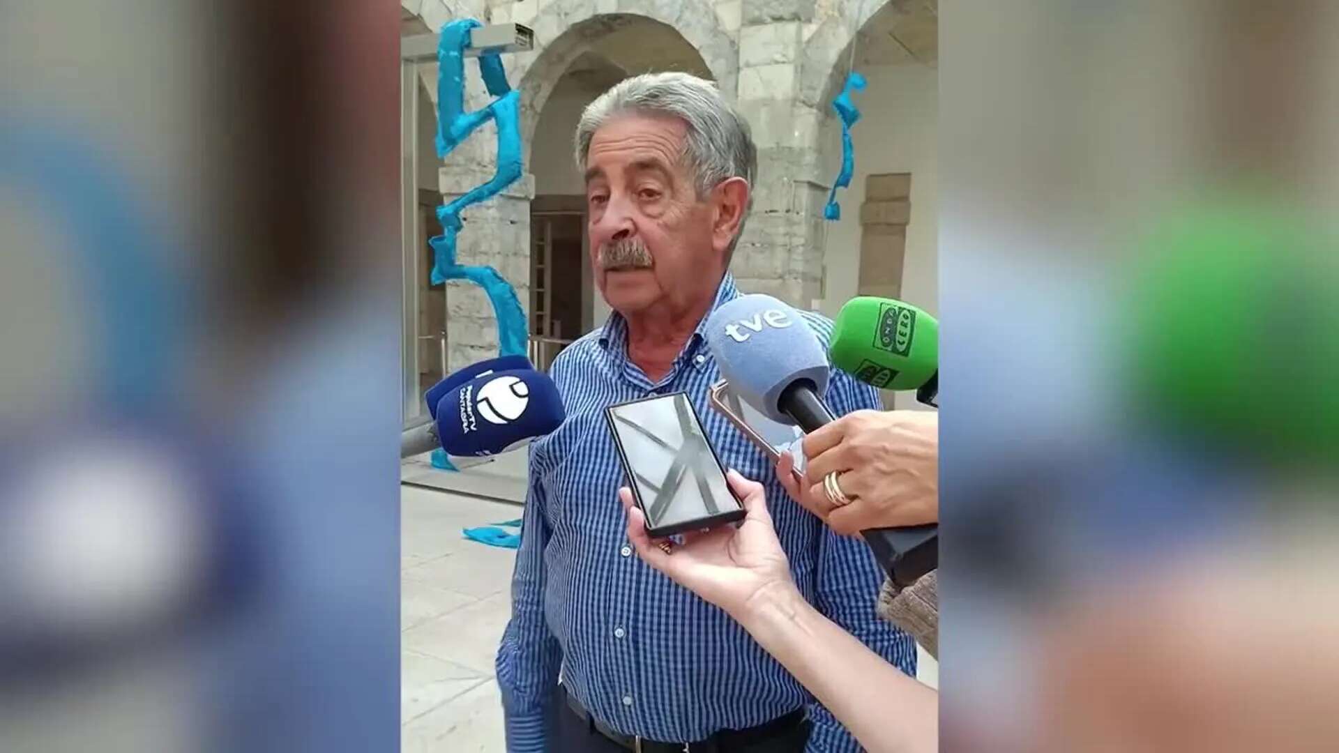 Revilla lamenta que Buruaga sale de Moncloa 