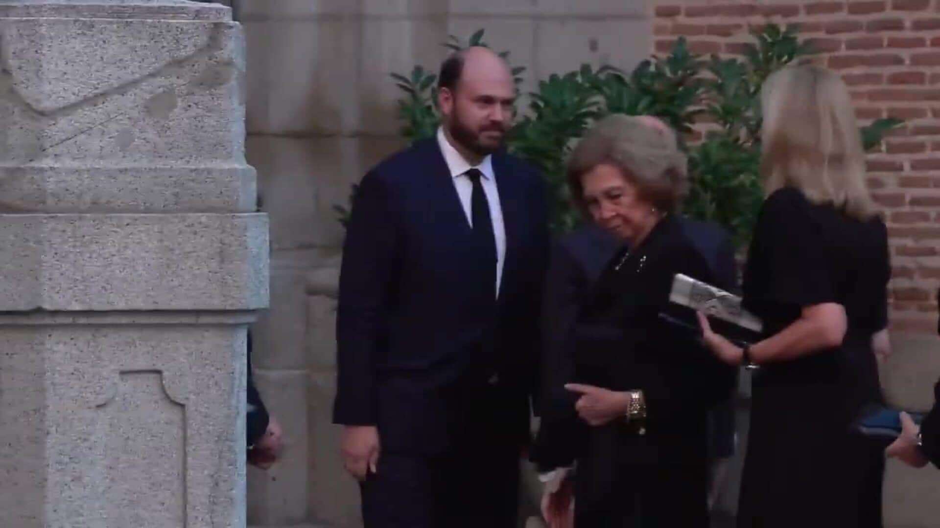 Los reyes y los eméritos, juntos en el funeral por Juan Gómez-Acebo, primo de Felipe VI