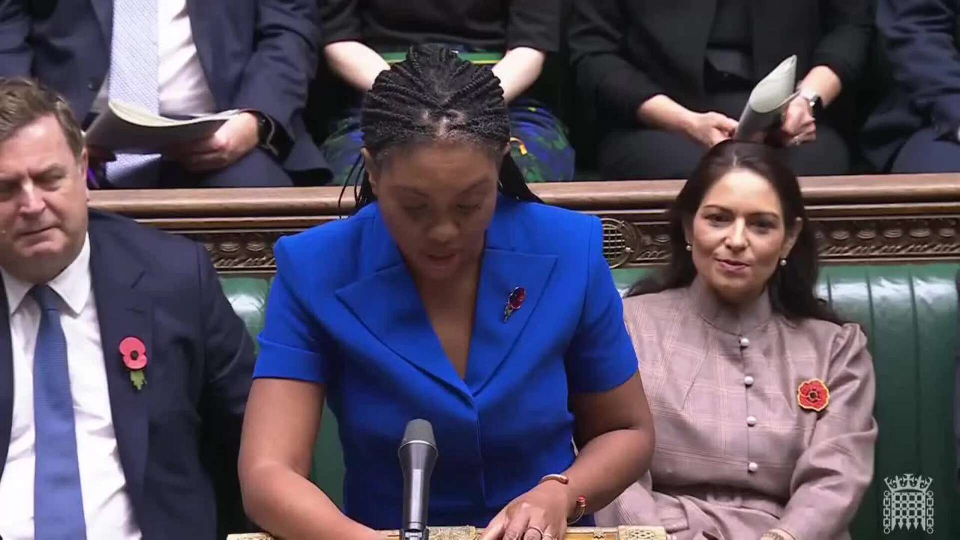 Badenoch cuestiona a Starmer sobre Trump en su debut parlamentario como líder conservadora