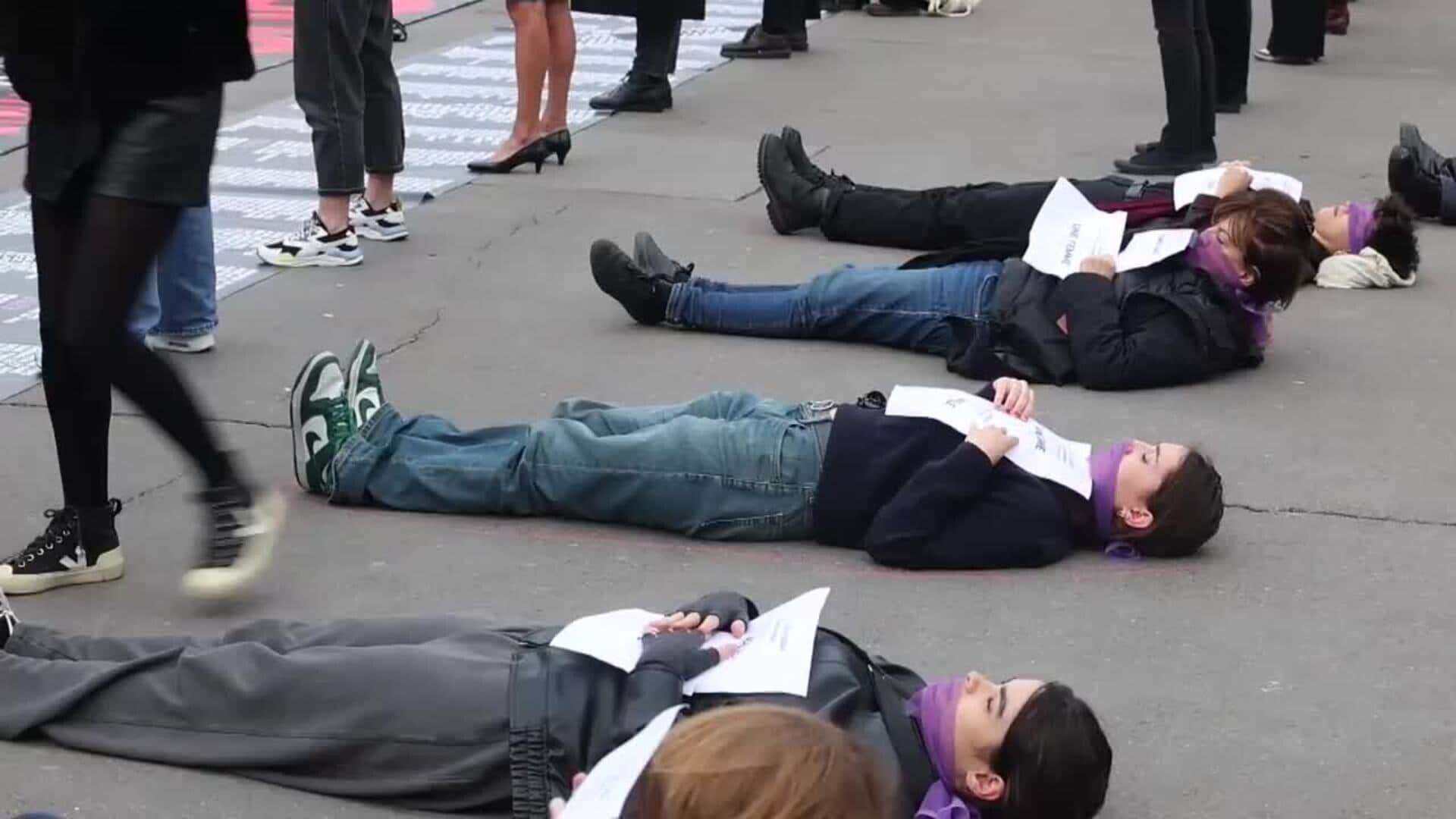 Protesta feminista en París denuncia la creciente violencia de género