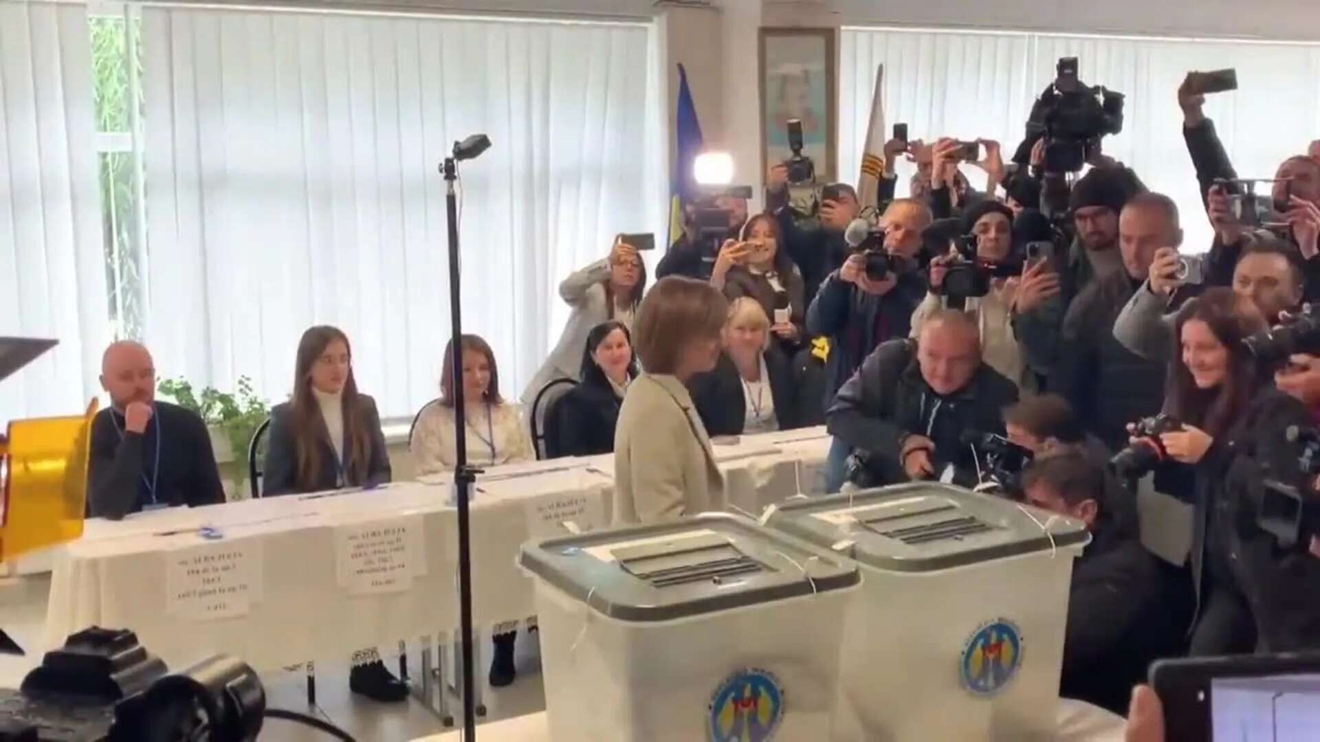 Moldavia declara válido el referéndum europeísta al votar más de un tercio del electorado