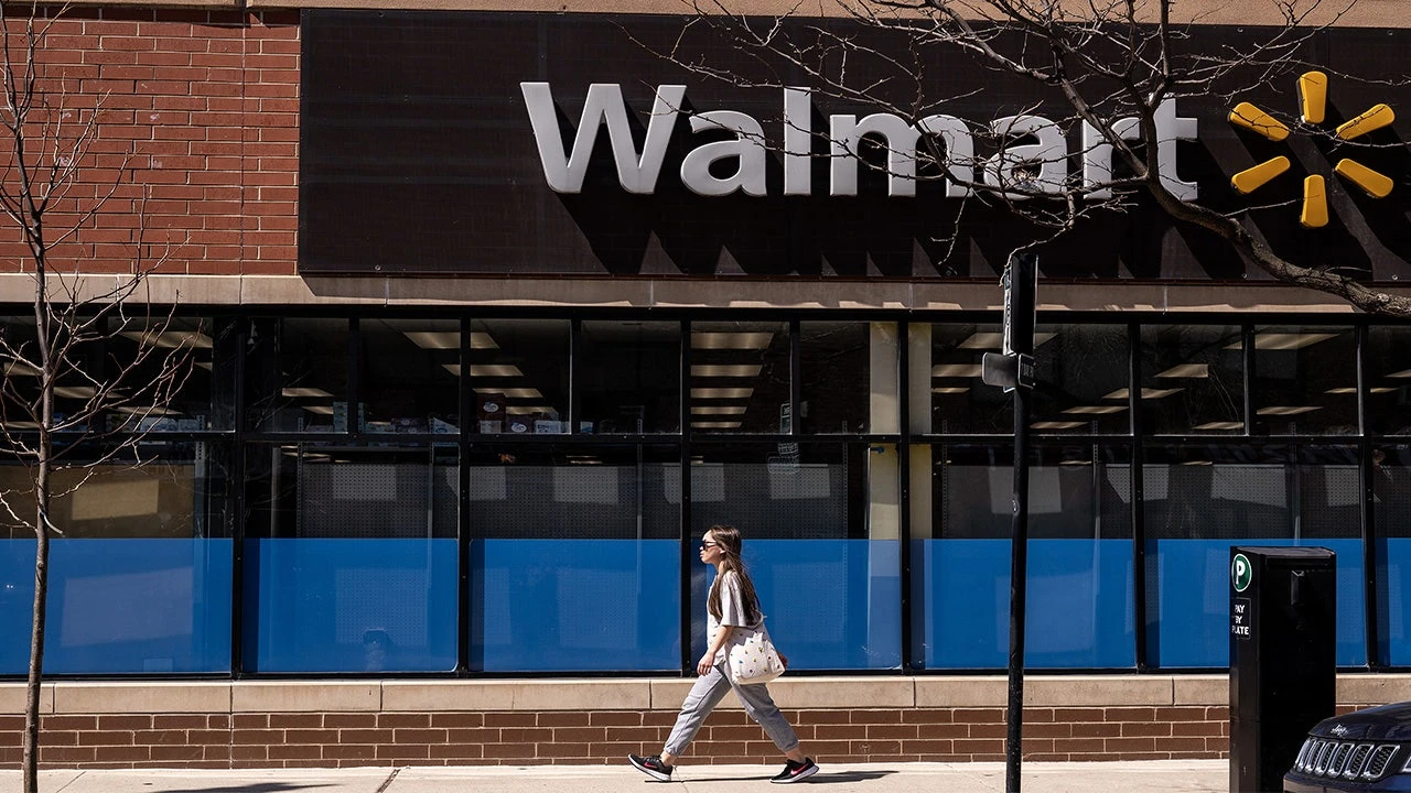 Walmart increases grocery discounts amid economic headwinds