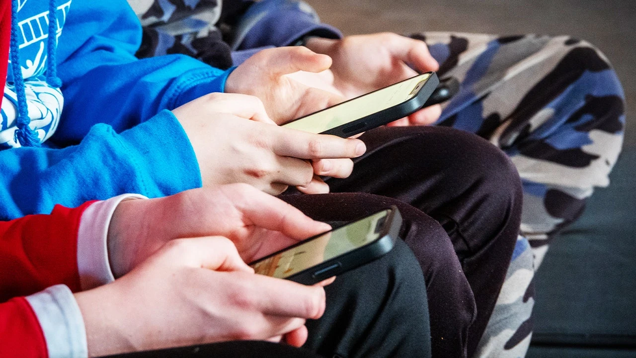 Apple implementing age verification tool to ensure users are 18 and up for some apps