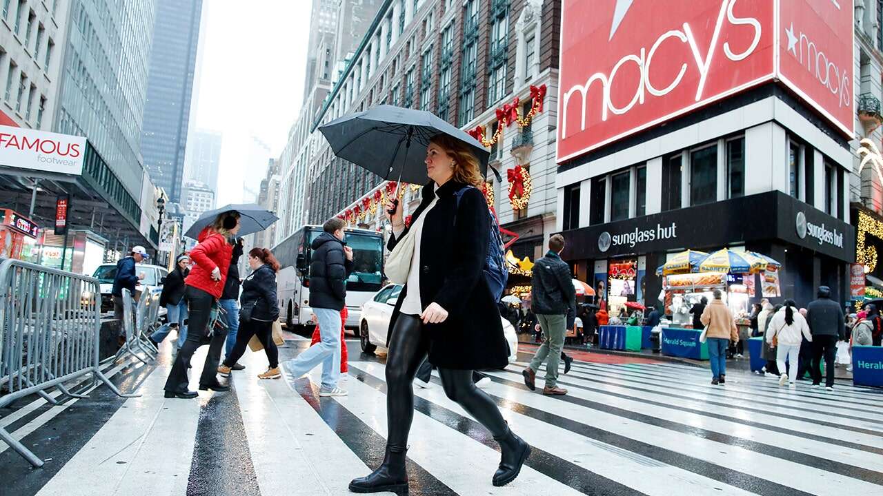 How Macy’s can turn around its business as department store struggles