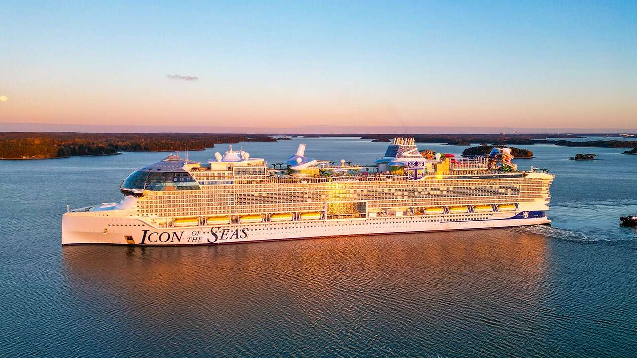 Royal Caribbean adds world's largest cruise liner to lineup