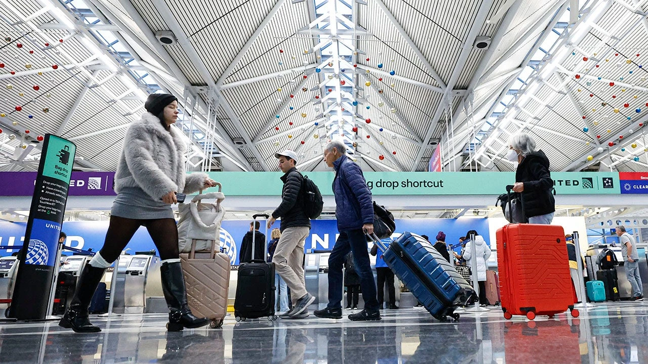 Travel experts break down the top credit cards to maximize summer vacation savings
