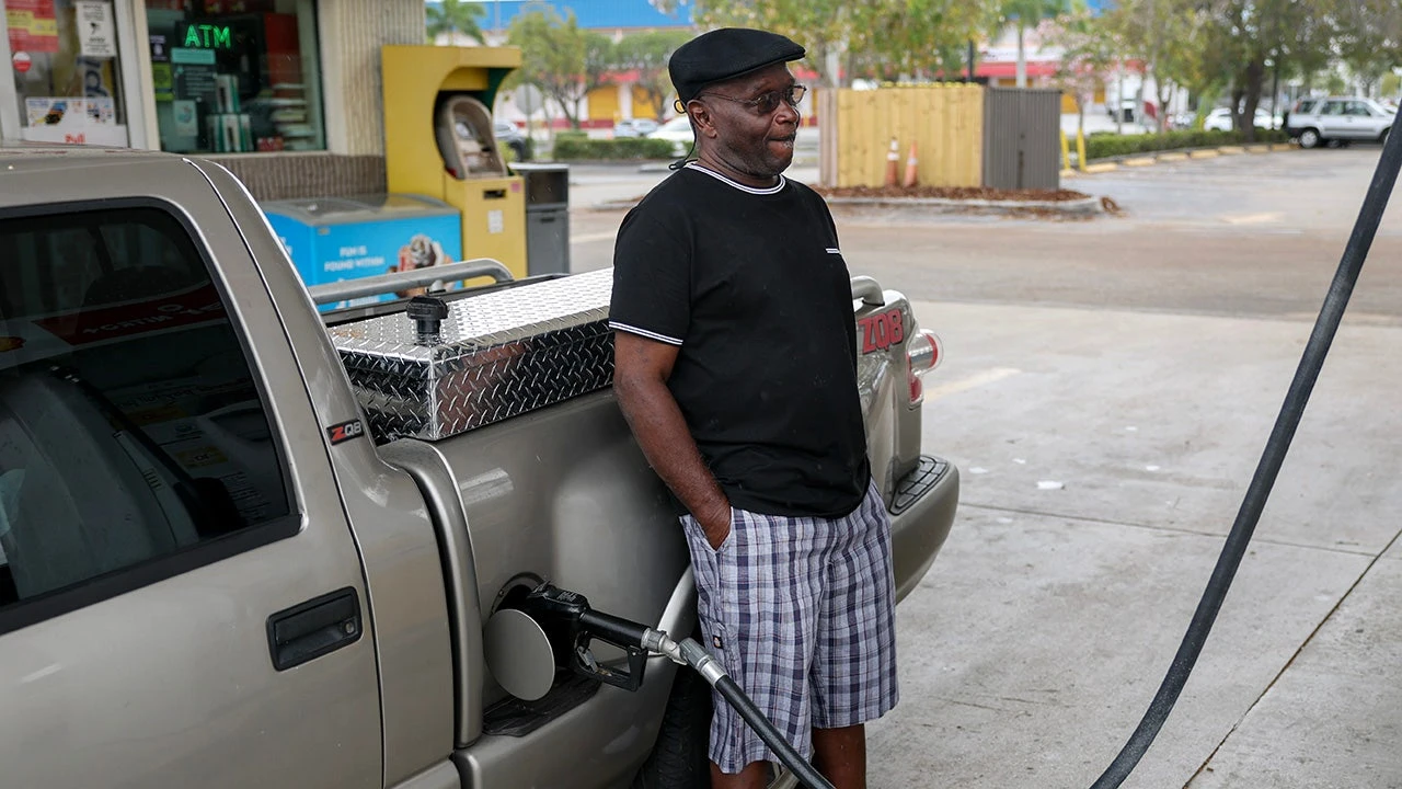 GasBuddy expert says claims gas prices will see 'massive spike' are 'incorrect on the highest level'