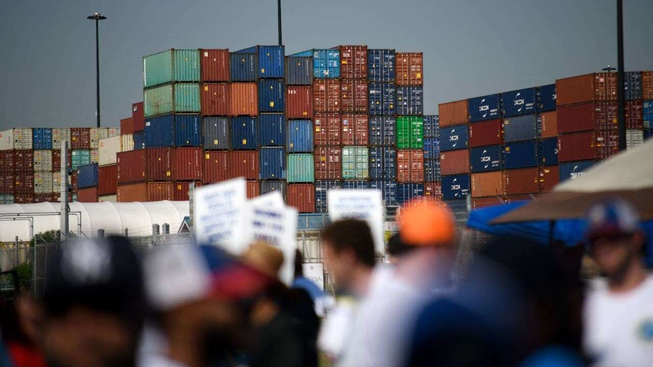 How much do dockworkers make? Longshoreman's union scores pay boost for members under tentative deal