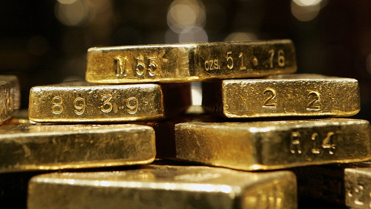 Gold rush 2.0: Americans cash in as precious metal hovers near all-time high