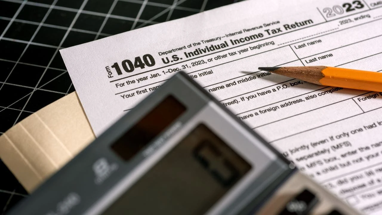 It's Tax Day: Need to file an extension? Today's the deadline
