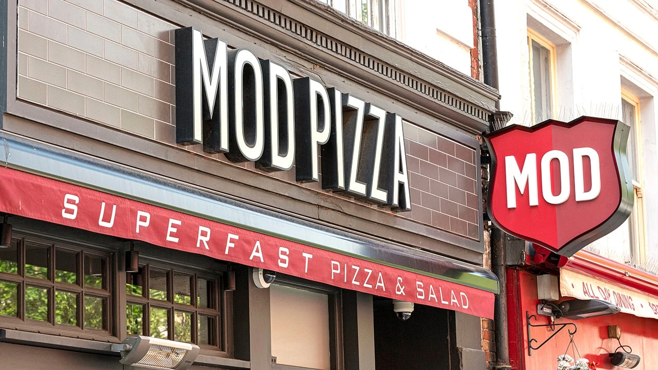 Pizza chain closes California locations before minimum wage law took effect