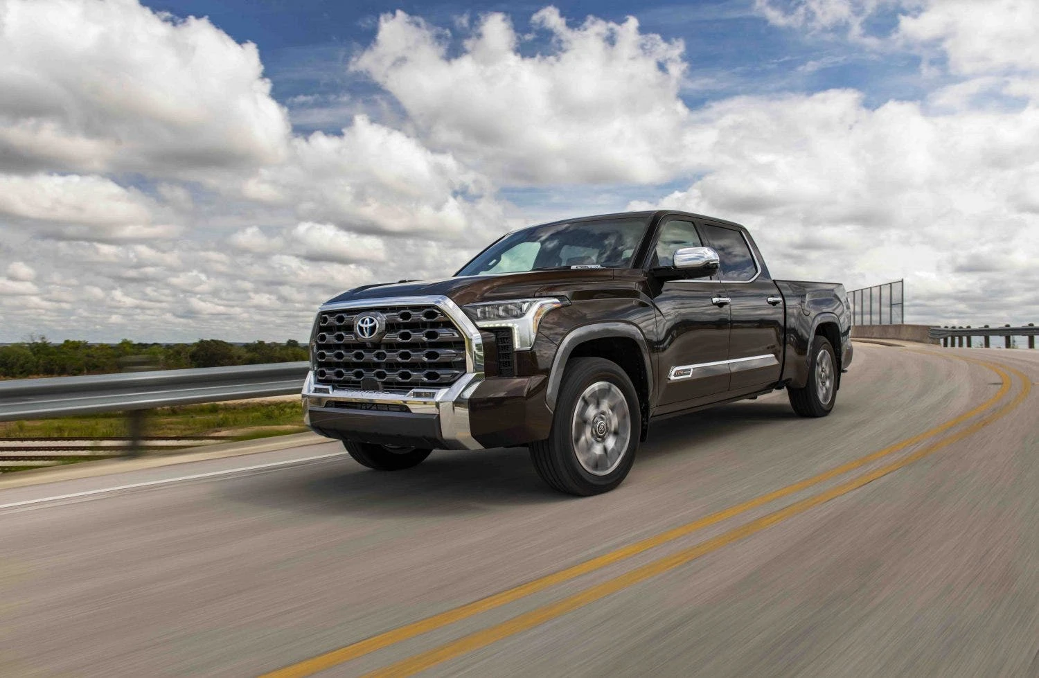 Toyota recalls 280,000 pickups, SUVs over transmission issue