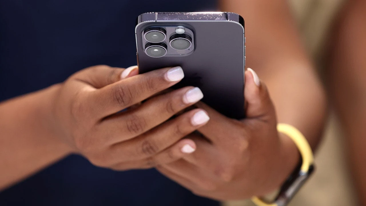 How much an Apple iPhone could cost if made in the US
