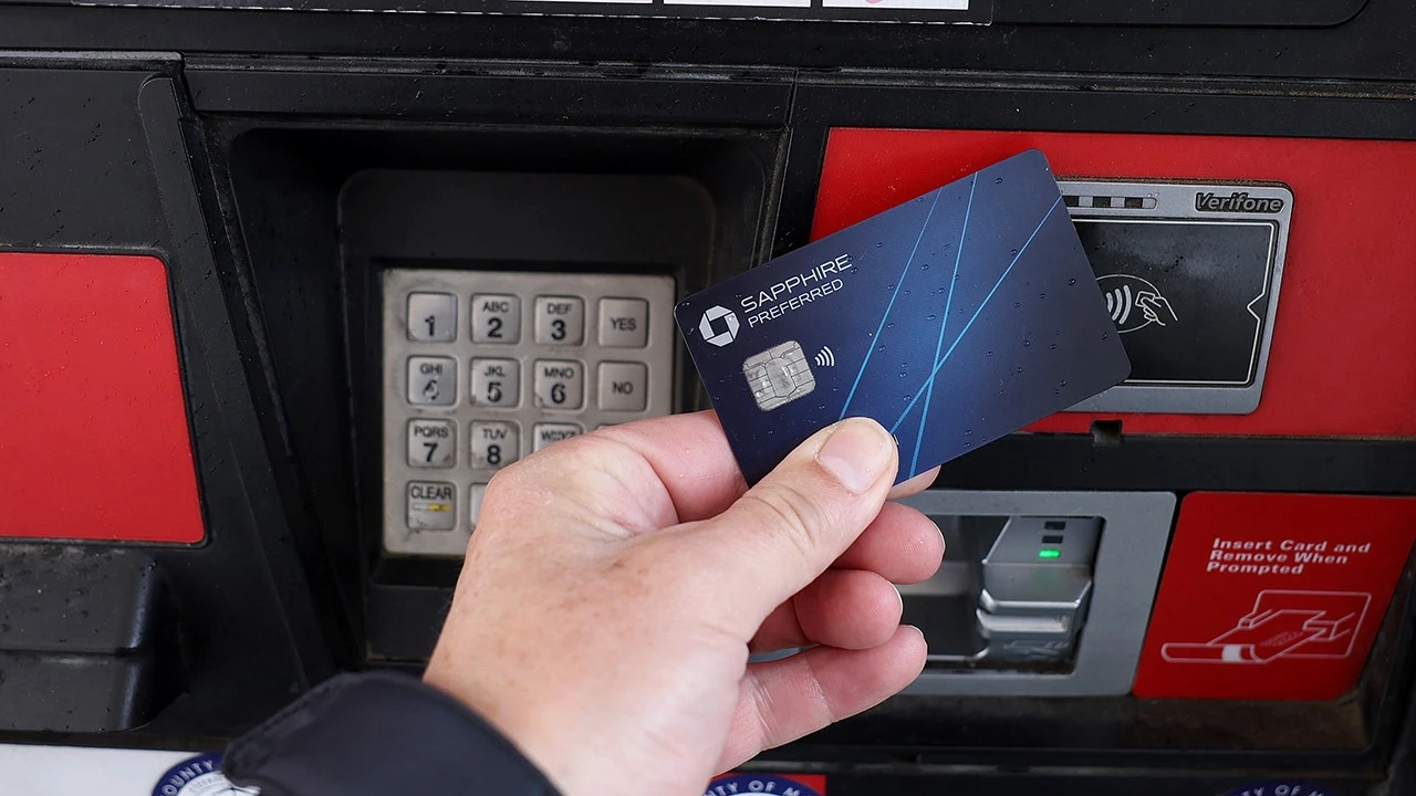 Judge tosses Biden-era credit card late fee rule: What to know