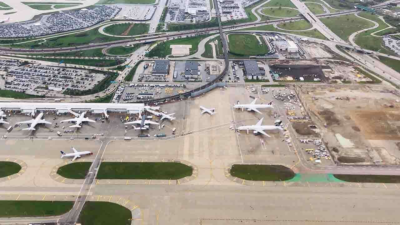 2 aircraft clip wings at Chicago's O’Hare International Airport; FAA investigating