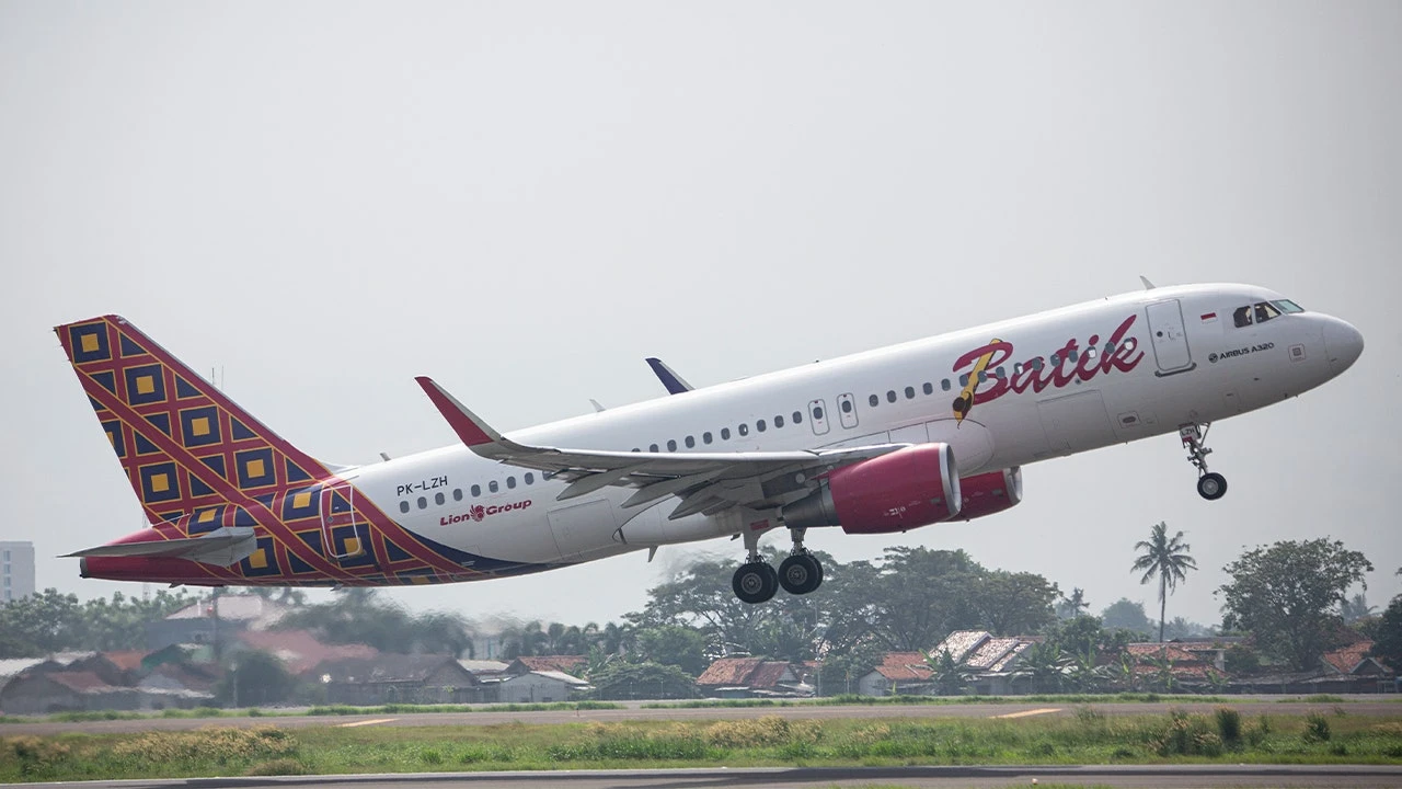 Airliner under investigation after pilots fell asleep midflight for nearly 30 minutes