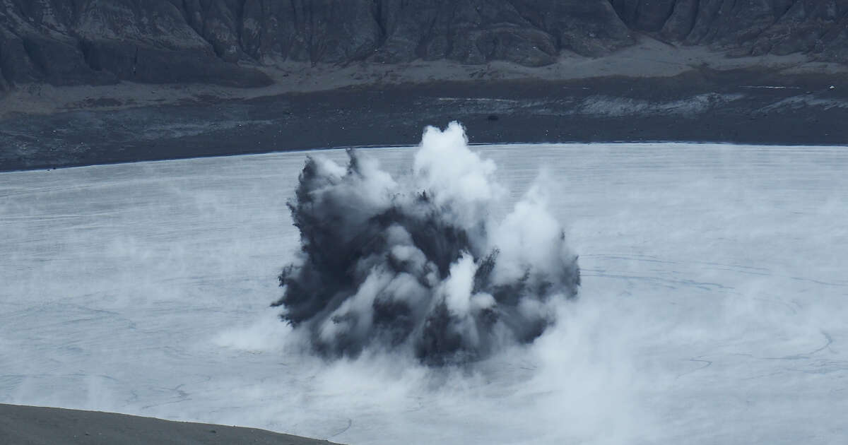 なんと、島にそびえ立っていた火砕丘のほとんどが消え去った…「1883年大噴火」の血脈を受け継ぐアナク・クラカタウの「驚愕の山体崩壊」