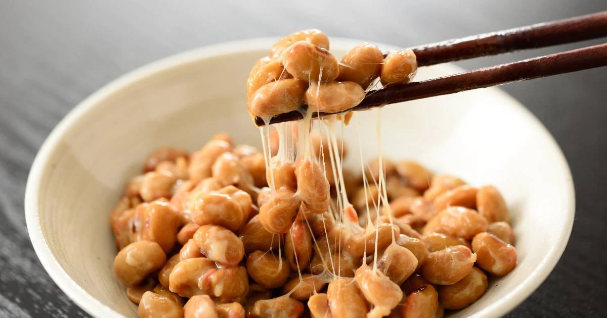 納豆はネバれば、ネバるほどいい…じつは、これが案外正解かもしれない事実。なんと、あのネバネバは「生きている納豆菌どうしのやりとり」だった