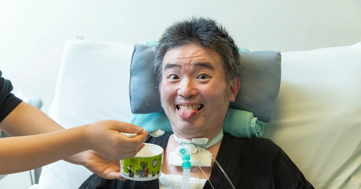 ALSで体を動かせない声優が「どうしても夜中に寝返りを打ちたい」。克服するための「すごい工夫」