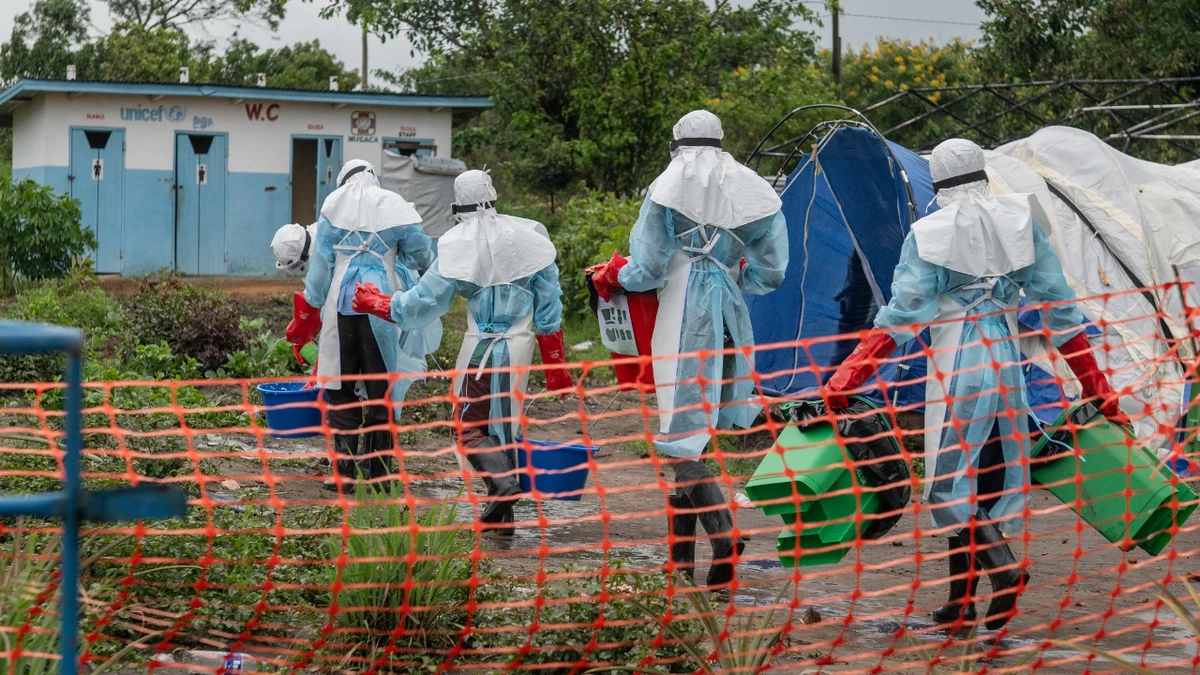 Three Red Cross volunteers die of Ebola as cases rise