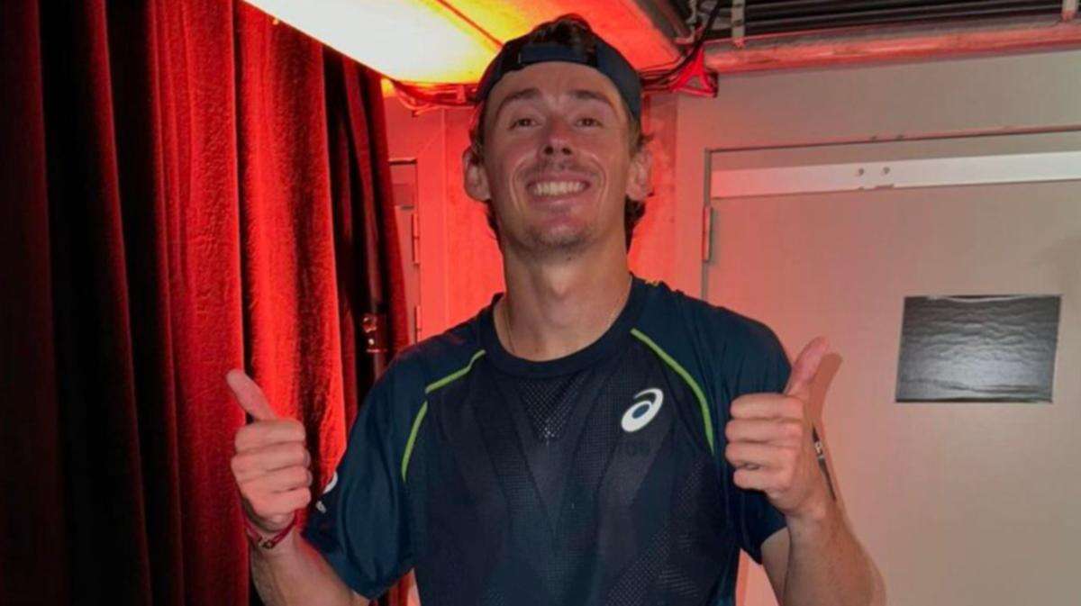 Alex de Minaur makes winning return from crippling injury