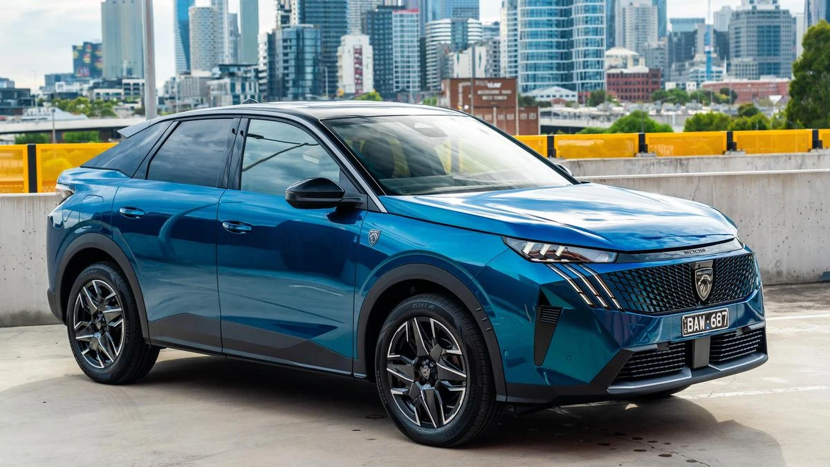 EOFY $2000 cashback on Peugeot 3008 Hybrid Fastback