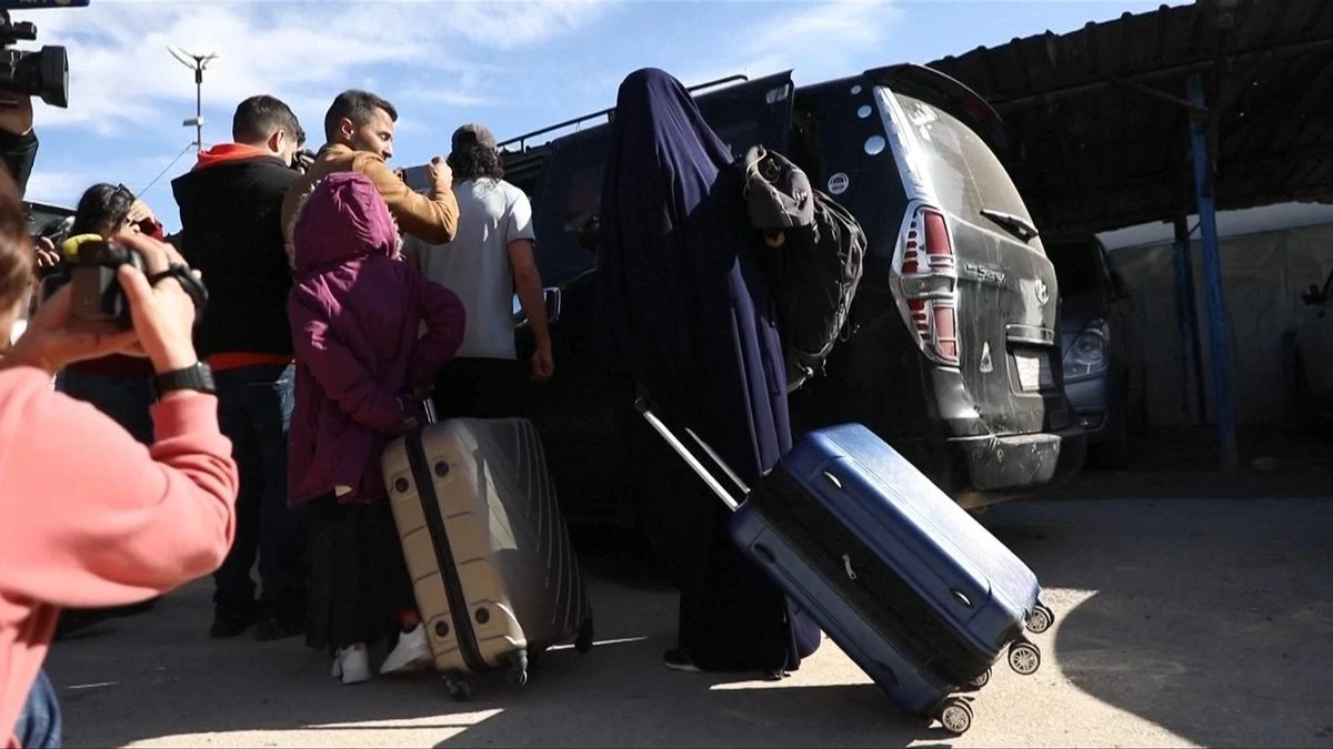 Fury as ISIS brides reportedly book flights back home to Australia
