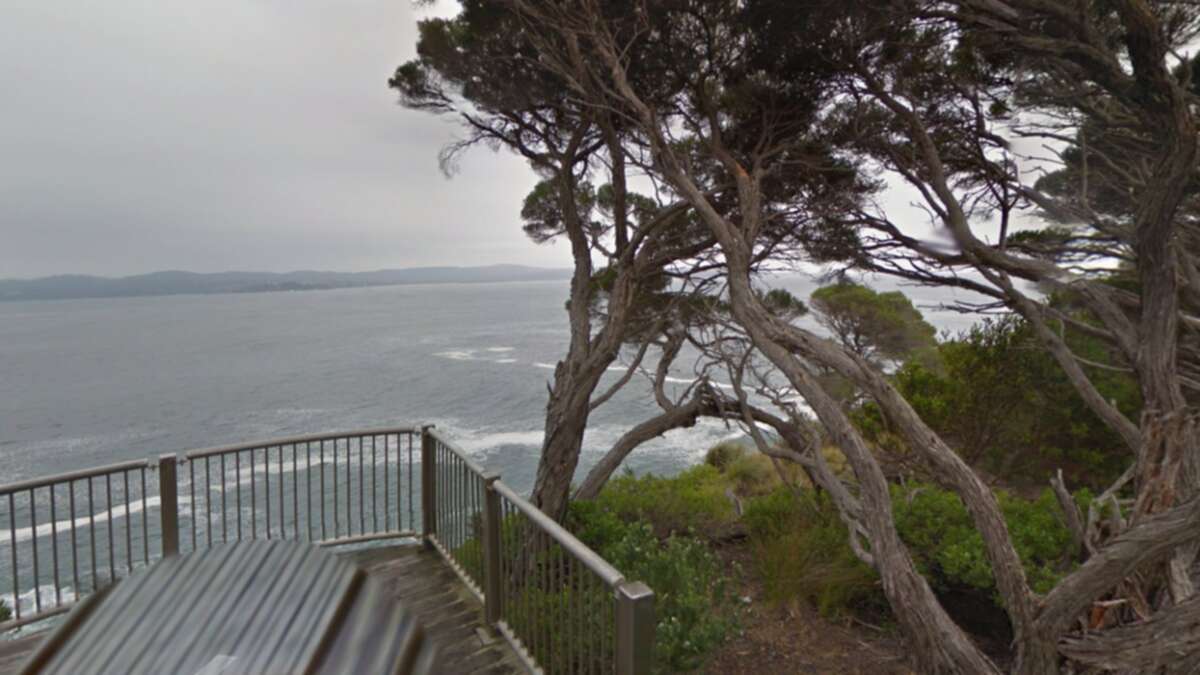 Body found in search for fisherman swept off rocks on NSW south coast