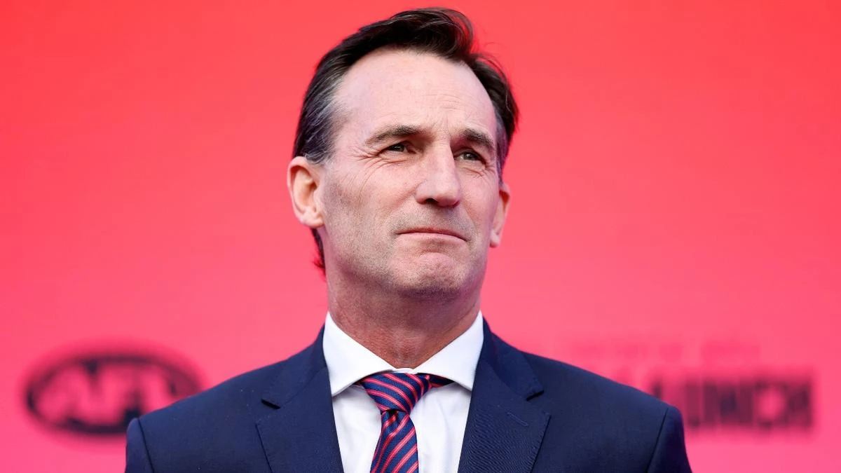 AFL boss ignoring ‘serious trouble’ at league headquarters