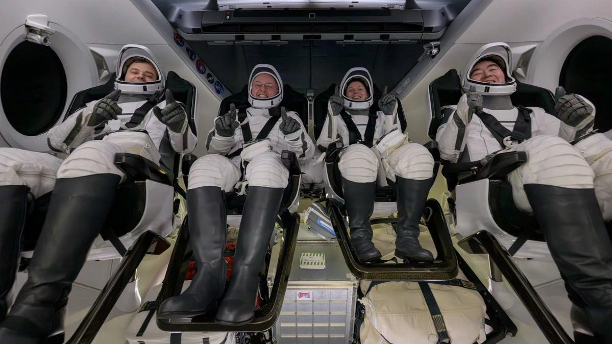 Astronauts splash down from space