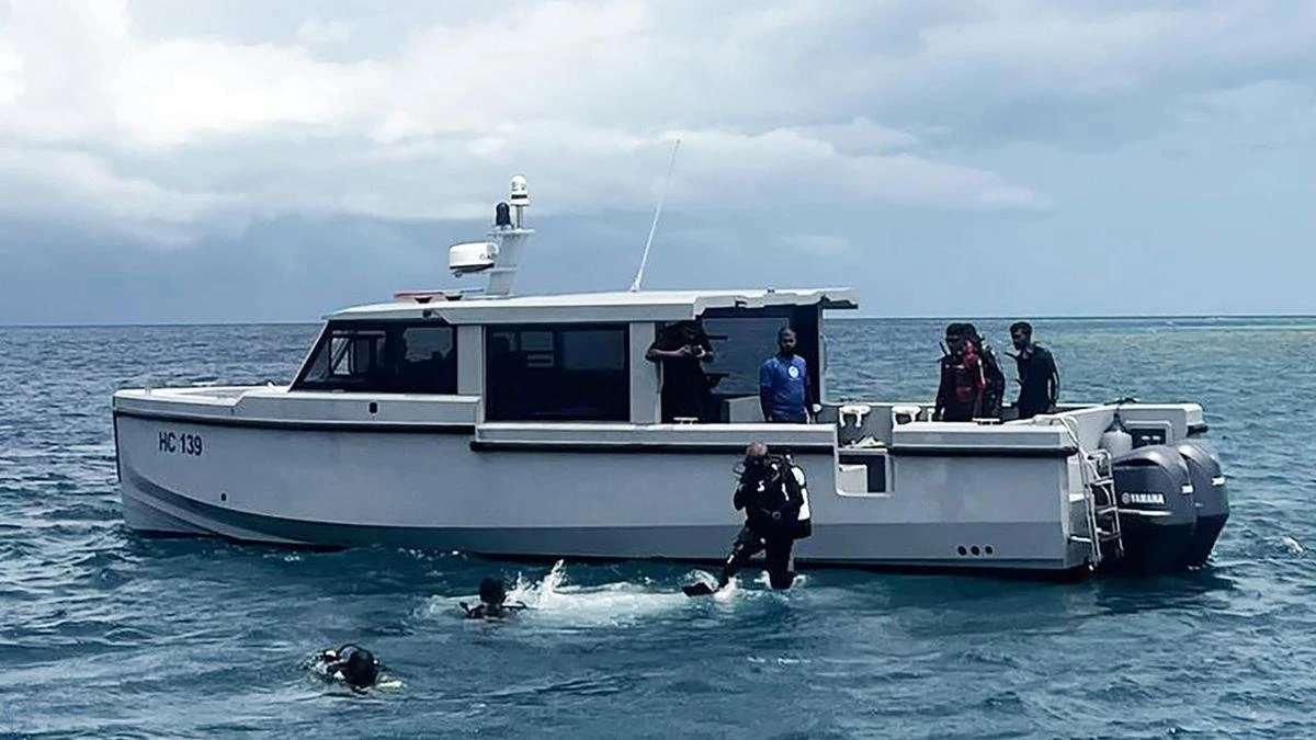Divers recover last two bodies from cave in Maldives