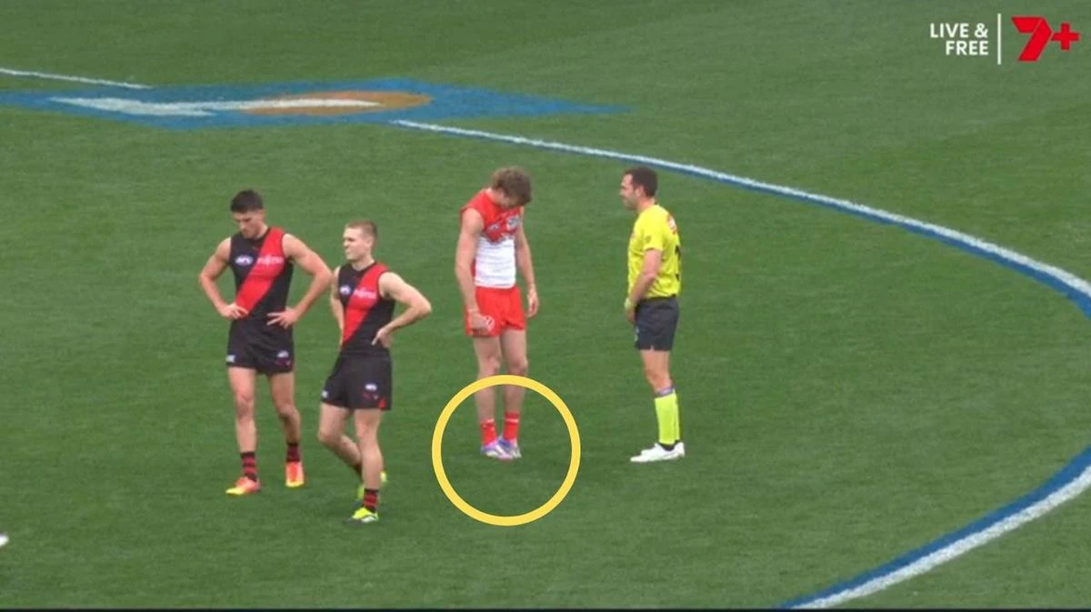 AFL match stopped for ‘curious situation’ at SCG