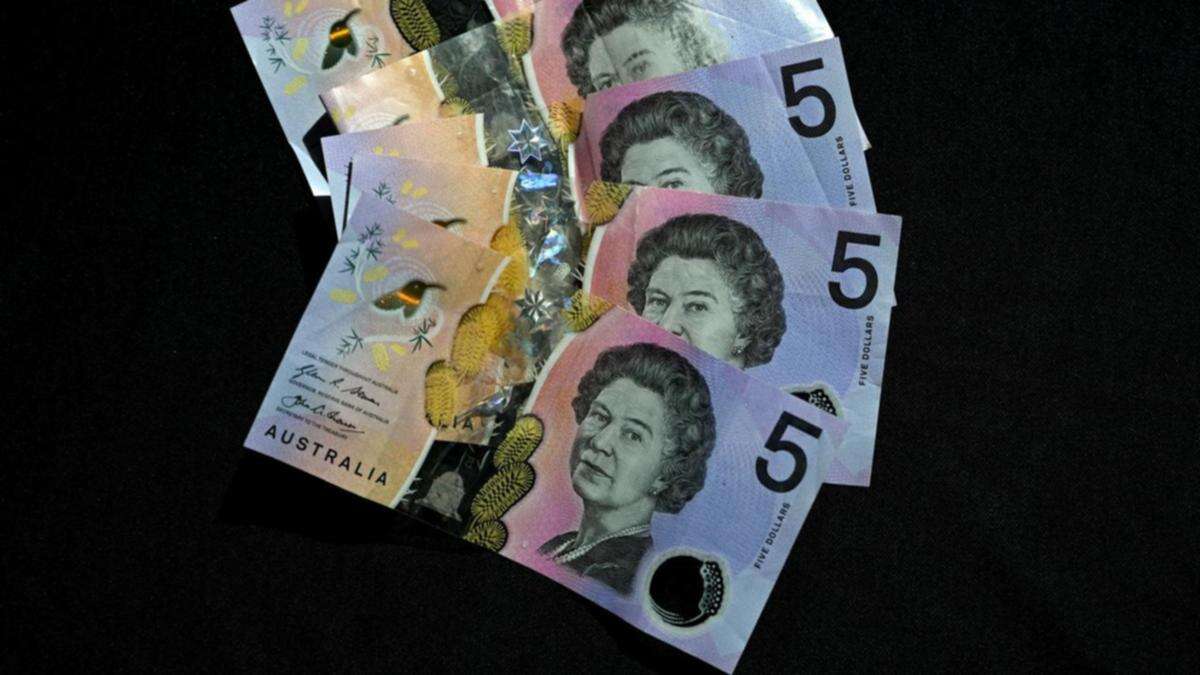 'The King is King of Australia': Backlash over $5 note