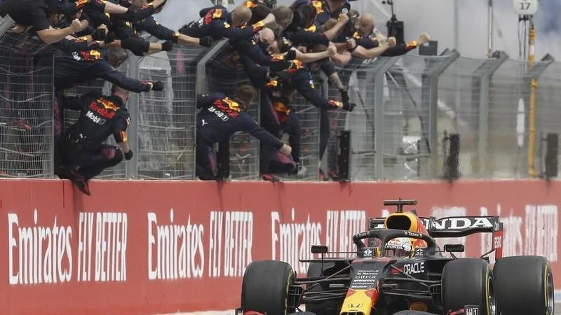 MotorsportVerstappen pips champ in French GP drama