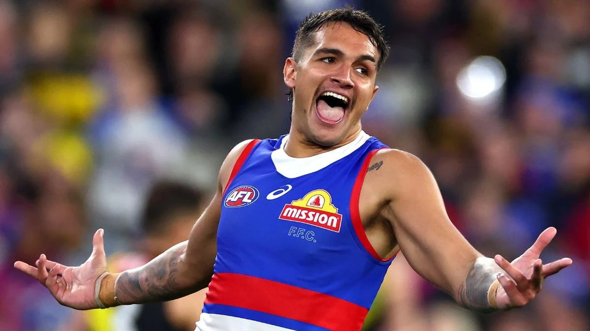 Dogs annihilate Tigers to ease pressure on coach Luke Beveridge