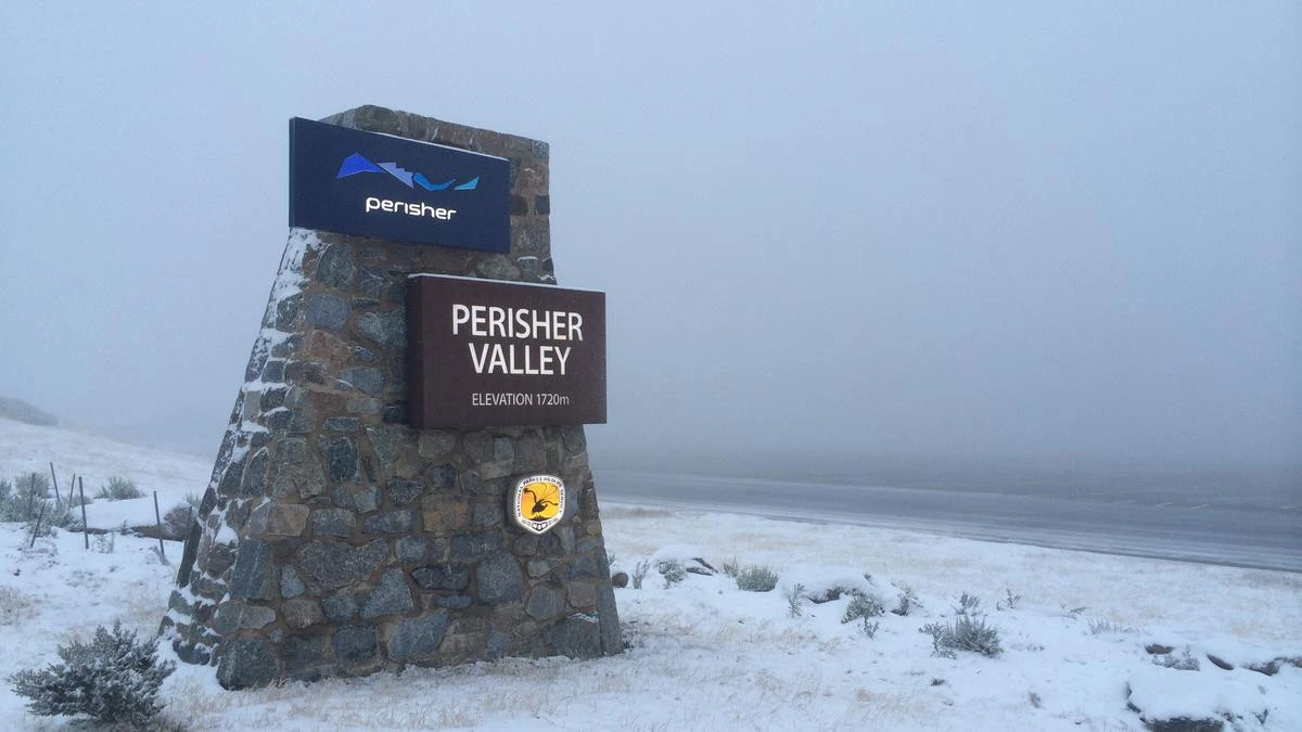 Tragedy as snowboarder dies at popular Aussie ski resort