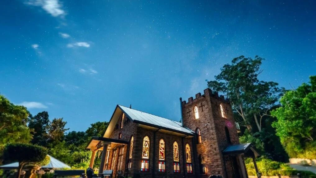 How a multi-million dollar castle was built in a town of less than 500