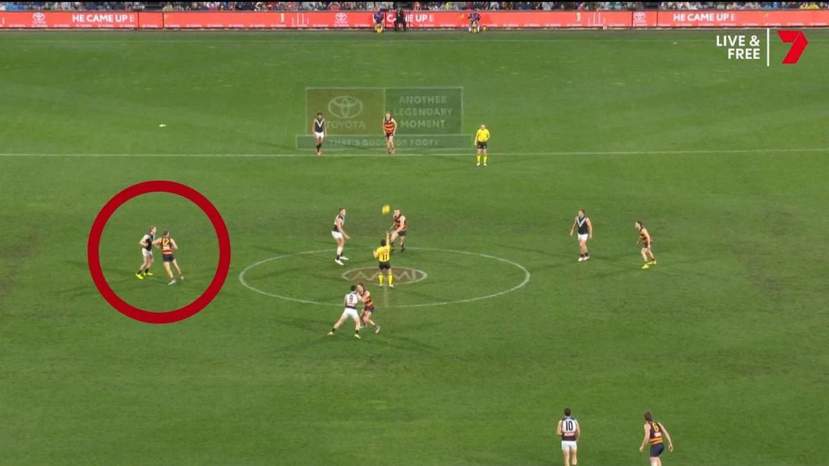 Crowd ‘stunned’ as Showdown begins in bizarre scenes